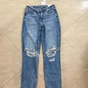 New with tags! American Eagle Mom Jean!
